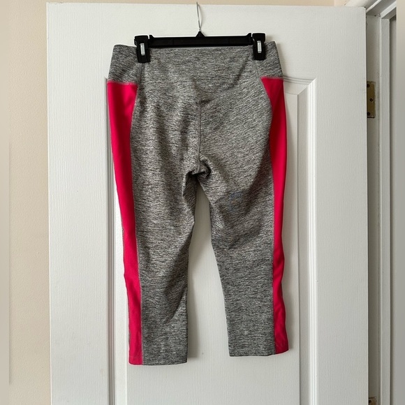 Nike Crop Training Dri-Fit Capri Leggings Pink/Gray Combo - Size Medium💛 - Picture 3 of 6